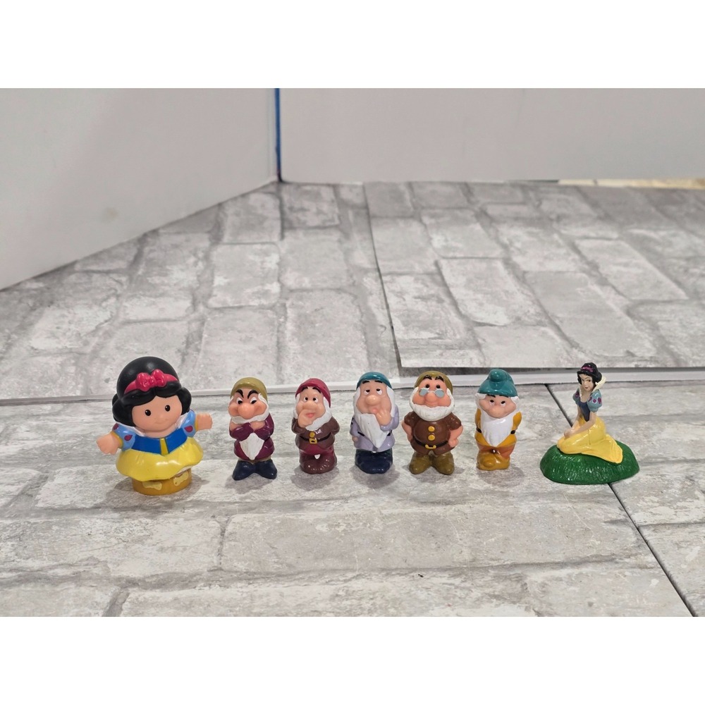 Vintage 1993 Disney Snow White and Seven Dwarfs PVC Figures Lot 7